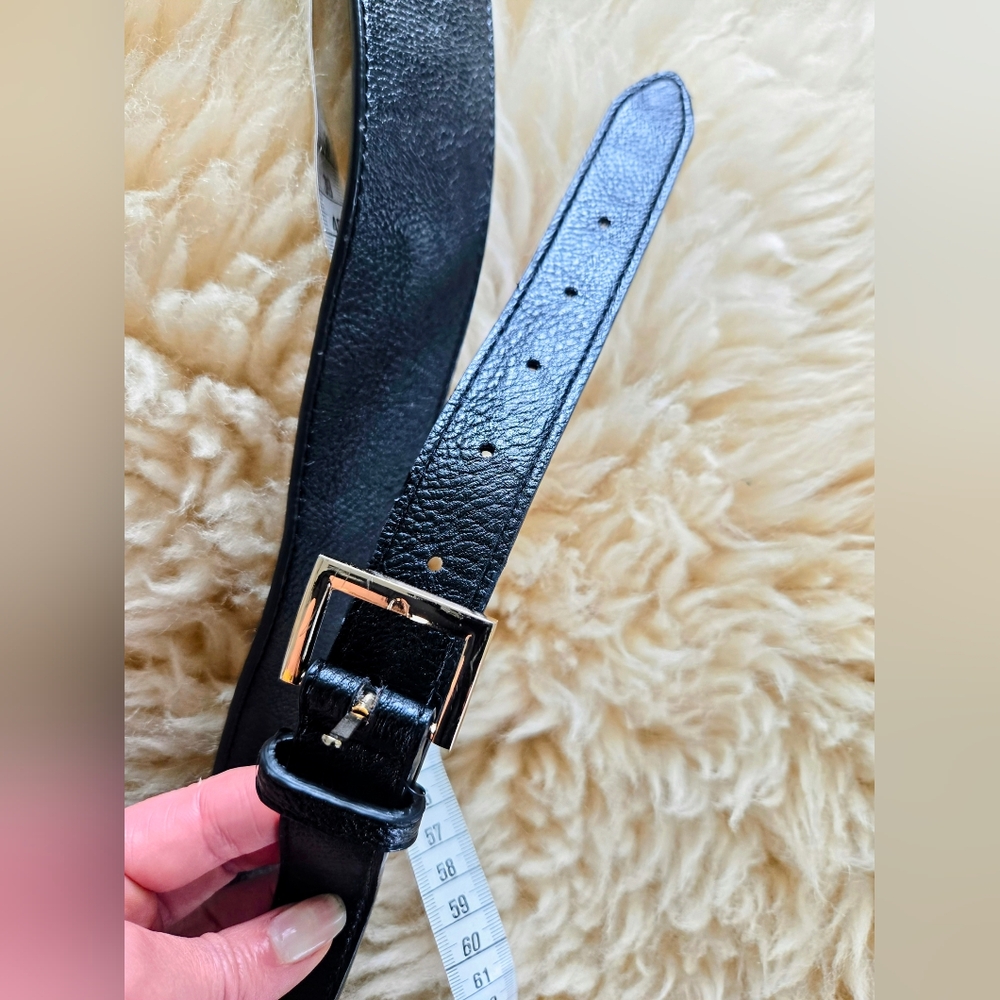 Elegant Black Leather Belt with Gold Buckle - Picture 10 of 10
